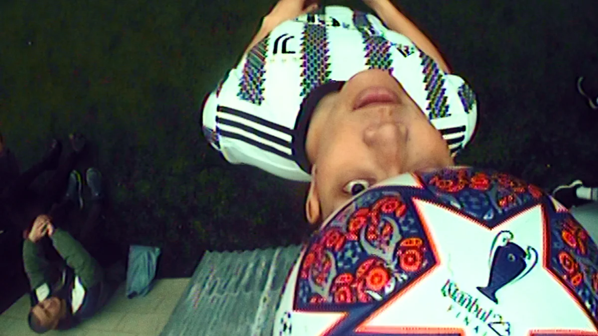 Icon The Moment · still 8